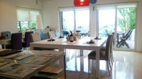 ユニテハウス芸科大前展示場_20帖のダイニングキッチン